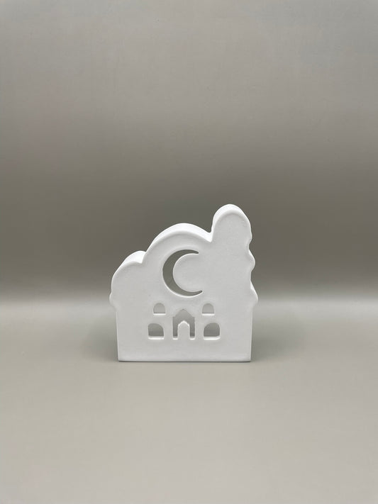 Geschenk in Form einer Moschee aus Keramikpulver handgegossen wird mit kleinem Ballonlicht zum leuchten gebracht.